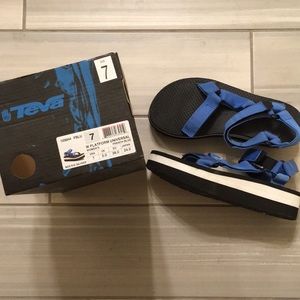 NIB TEVA FLATFORM sandels size 7 eu 38